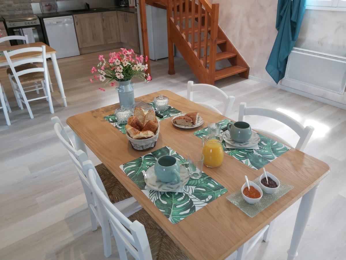 Le Bonheur Des Plumes Bed & Breakfast Montmartin-en-Graignes Eksteriør bilde