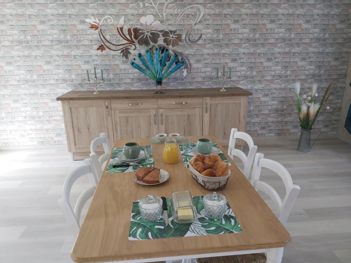 Le Bonheur Des Plumes Bed & Breakfast Montmartin-en-Graignes Eksteriør bilde